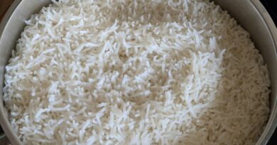Arroz cozido não deve ficar horas no fogão antes de ir à geladeira