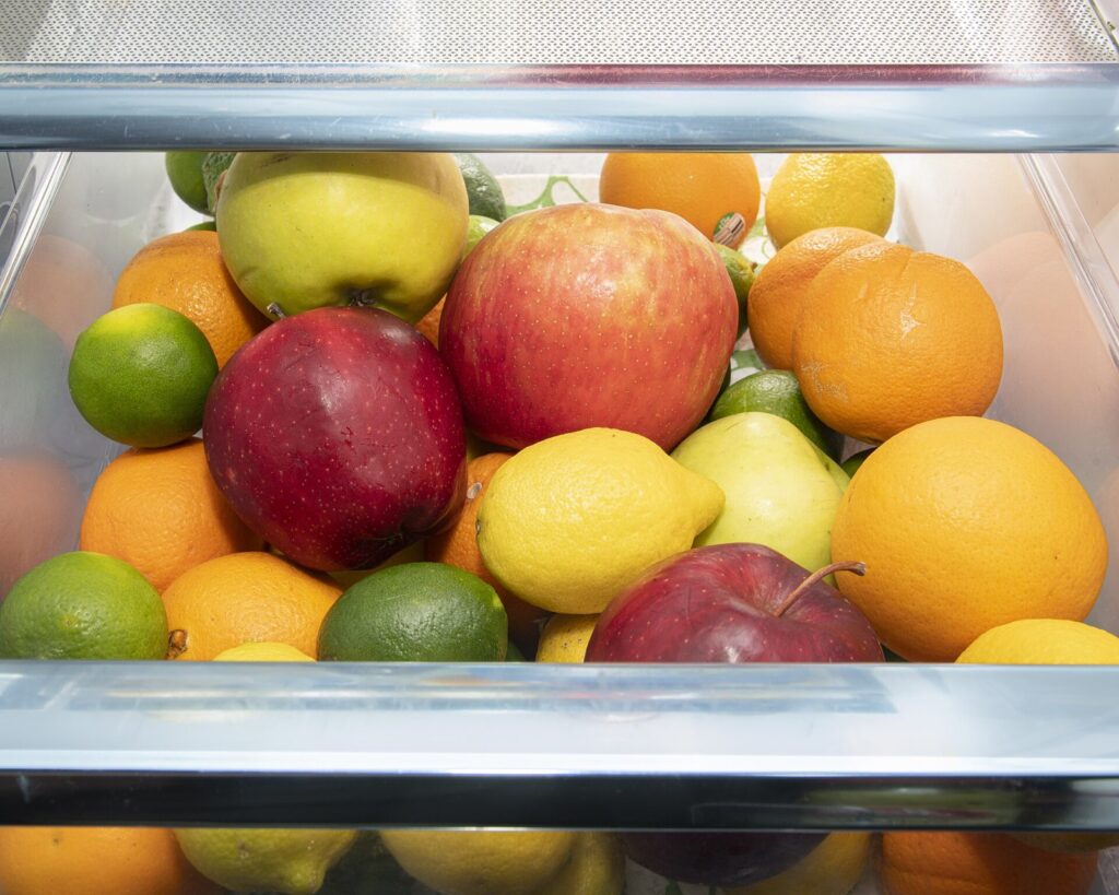 Como usar a gaveta de legumes da geladeira para conservar frutas e verduras