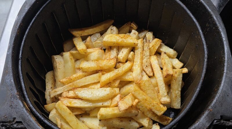 Papel-alumínio na air fryer exige cuidado com o fluxo de ar