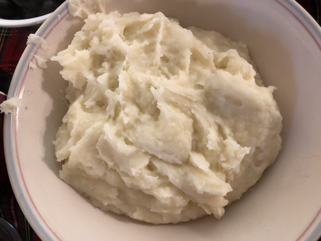 Por que o liquidificador pode deixar o purê de batata pegajoso