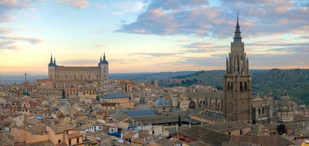 Toledo reúne heranças judaicas, islâmicas e cristãs às margens do Tejo