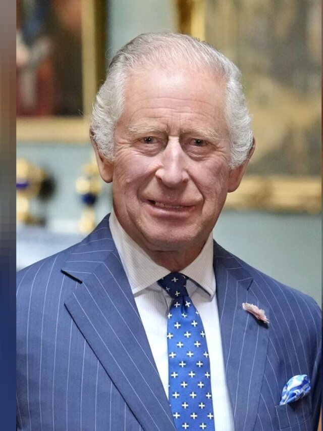 Charles Spencer diz que Elizabeth II sugeriu cirurgia nas orelhas de Charles