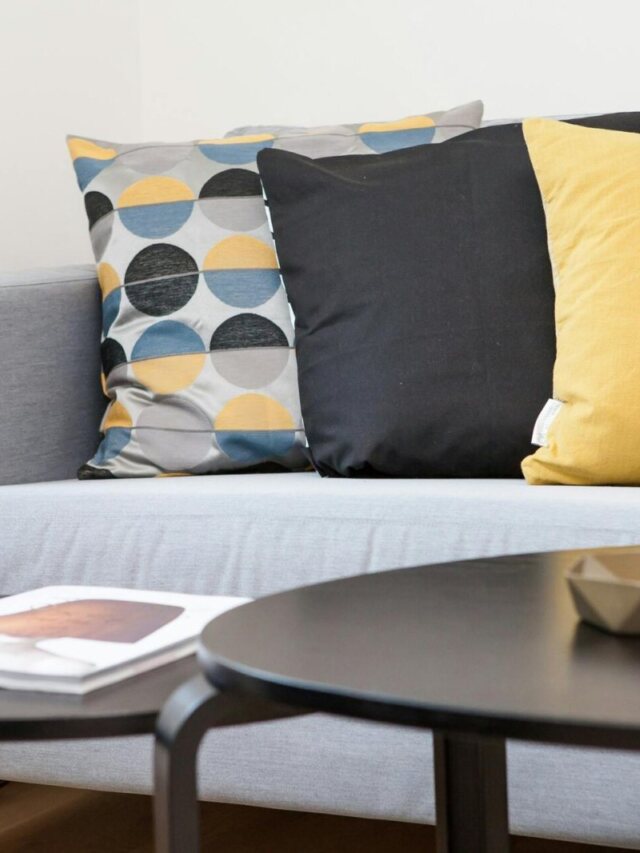 Cinco ideias para decorar a mesa de centro sem sobrecarregar a sala